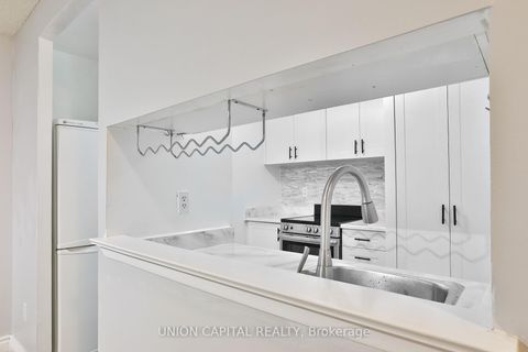 Photo 14 at 2209 - 1055 Bay Street, Bay Street Corridor, Toronto