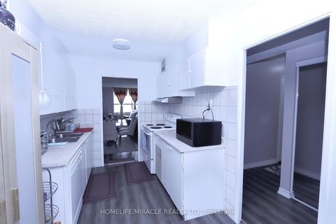 Photo 4 at 1507 - 40 Panorama Court, Jamestown, Toronto
