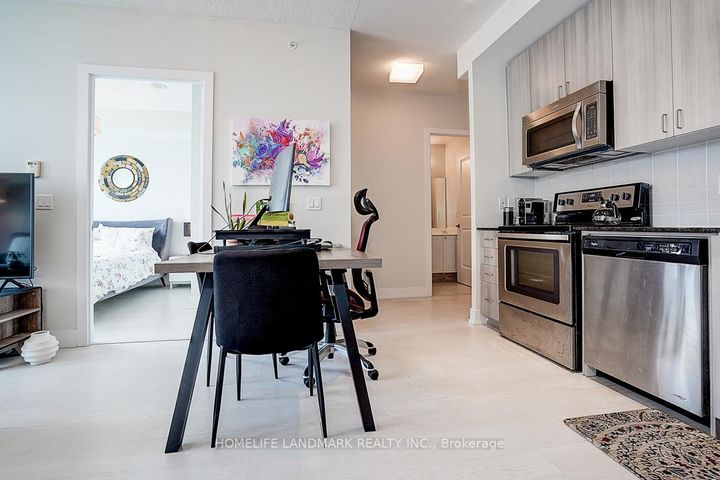 Photo 15 at 901 - 68 Merton Street, Mount Pleasant West, Toronto