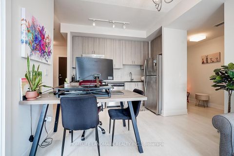 Photo 14 at 901 - 68 Merton Street, Mount Pleasant West, Toronto