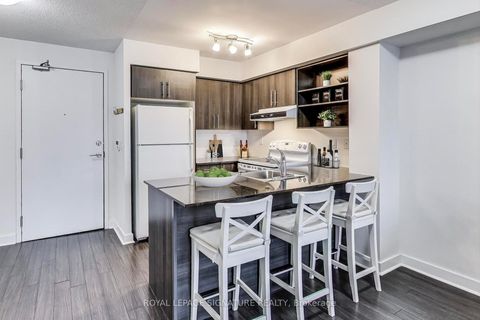 Photo 5 at 621 - 120 Dallimore Circle, Don Mills, Toronto