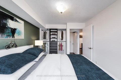 Photo 10 at 621 - 120 Dallimore Circle, Don Mills, Toronto