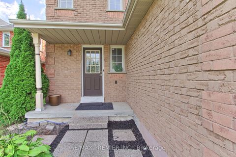 Photo 3 at 90 Covent Crescent, Aurora Highlands, Aurora
