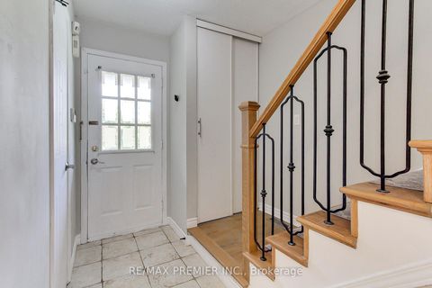 Photo 4 at 90 Covent Crescent, Aurora Highlands, Aurora