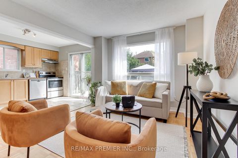 Photo 10 at 90 Covent Crescent, Aurora Highlands, Aurora