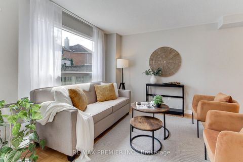 Photo 12 at 90 Covent Crescent, Aurora Highlands, Aurora