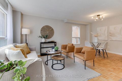 Photo 13 at 90 Covent Crescent, Aurora Highlands, Aurora