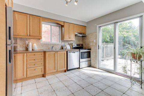 Photo 15 at 90 Covent Crescent, Aurora Highlands, Aurora