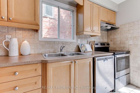 Photo 16 at 90 Covent Crescent, Aurora Highlands, Aurora Photo 16 at 90 Covent Crescent, Aurora Highlands, Aurora