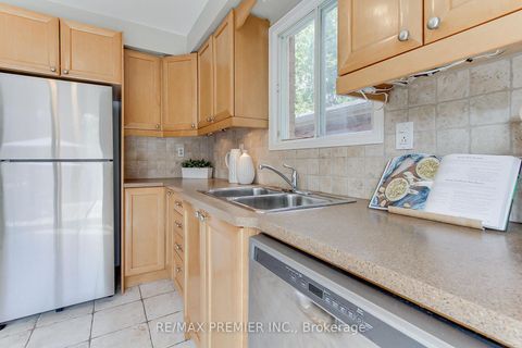 Photo 17 at 90 Covent Crescent, Aurora Highlands, Aurora