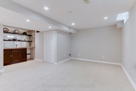 Photo 32 at 90 Covent Crescent, Aurora Highlands, Aurora
