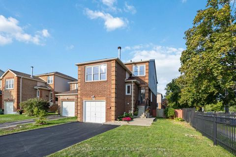 Photo 2 at 12 Tilburn Place, Cliffside, Toronto