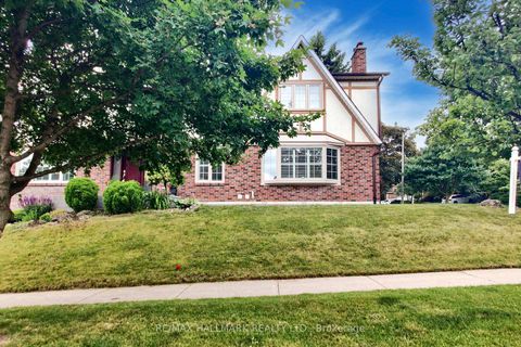 Photo 2 at 2 Butterfield Drive, Donalda, Toronto