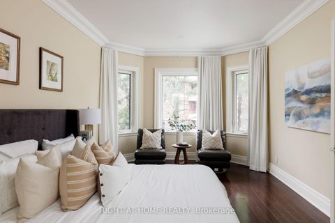 Photo 10 at 8 Rutherglen Road, Leaside, Toronto