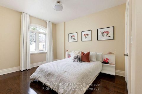 Photo 38 at 8 Rutherglen Road, Leaside, Toronto