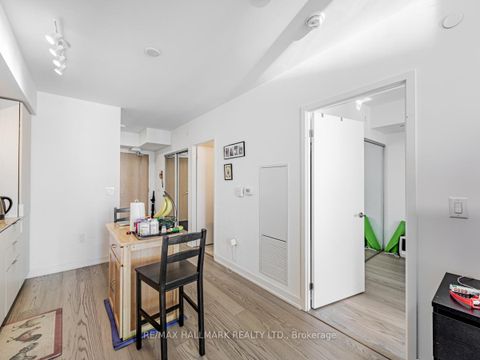 Photo 10 at 3909 - 11 Wellesley Street W, Bay Street Corridor, Toronto
