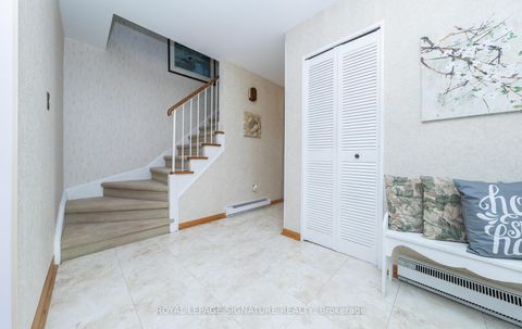 Photo 5 at 28 Roundwood Court, L'Amoreaux, Toronto