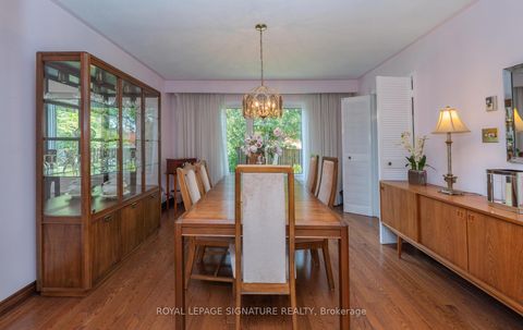 Photo 10 at 28 Roundwood Court, L'Amoreaux, Toronto