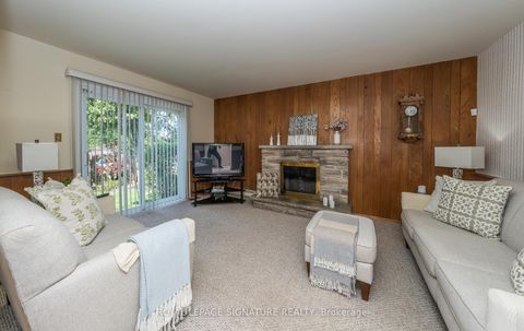 Photo 12 at 28 Roundwood Court, L'Amoreaux, Toronto