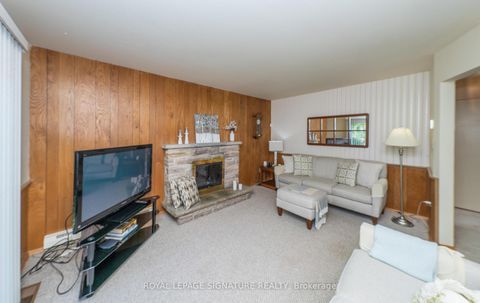 Photo 13 at 28 Roundwood Court, L'Amoreaux, Toronto