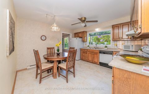 Photo 19 at 28 Roundwood Court, L'Amoreaux, Toronto