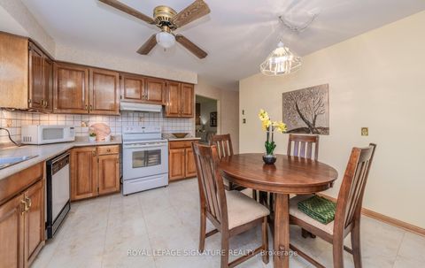 Photo 20 at 28 Roundwood Court, L'Amoreaux, Toronto