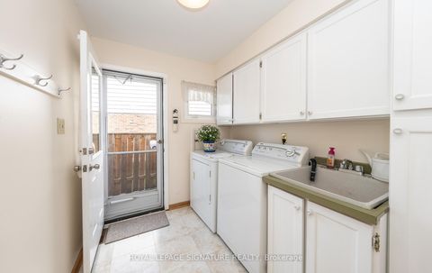 Photo 21 at 28 Roundwood Court, L'Amoreaux, Toronto