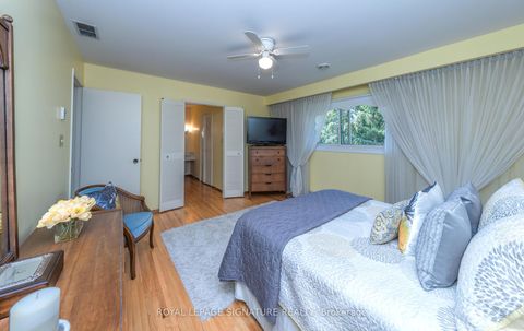 Photo 24 at 28 Roundwood Court, L'Amoreaux, Toronto