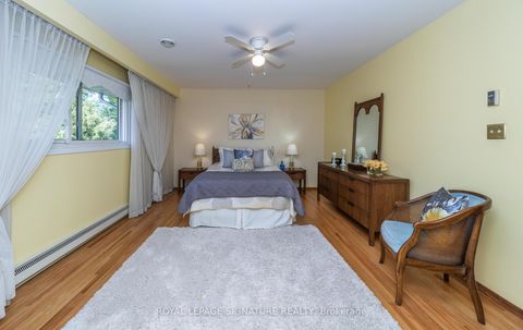 Photo 25 at 28 Roundwood Court, L'Amoreaux, Toronto