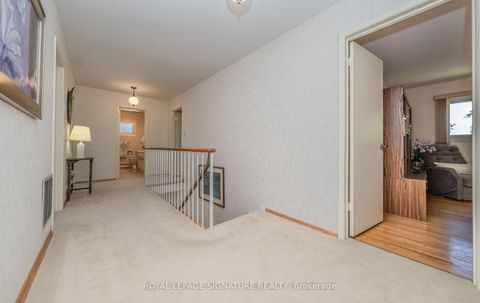 Photo 28 at 28 Roundwood Court, L'Amoreaux, Toronto