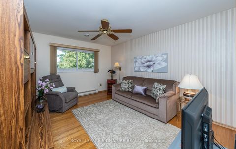 Photo 30 at 28 Roundwood Court, L'Amoreaux, Toronto