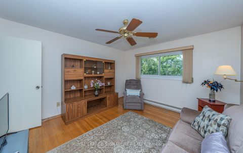 Photo 31 at 28 Roundwood Court, L'Amoreaux, Toronto