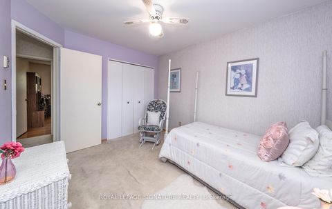 Photo 34 at 28 Roundwood Court, L'Amoreaux, Toronto