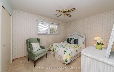 Photo 37 at 28 Roundwood Court, L'Amoreaux, Toronto