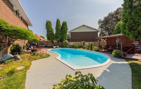 Photo 47 at 28 Roundwood Court, L'Amoreaux, Toronto