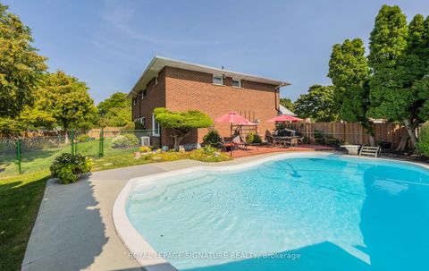 Photo 48 at 28 Roundwood Court, L'Amoreaux, Toronto