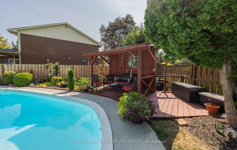 Photo 49 at 28 Roundwood Court, L'Amoreaux, Toronto