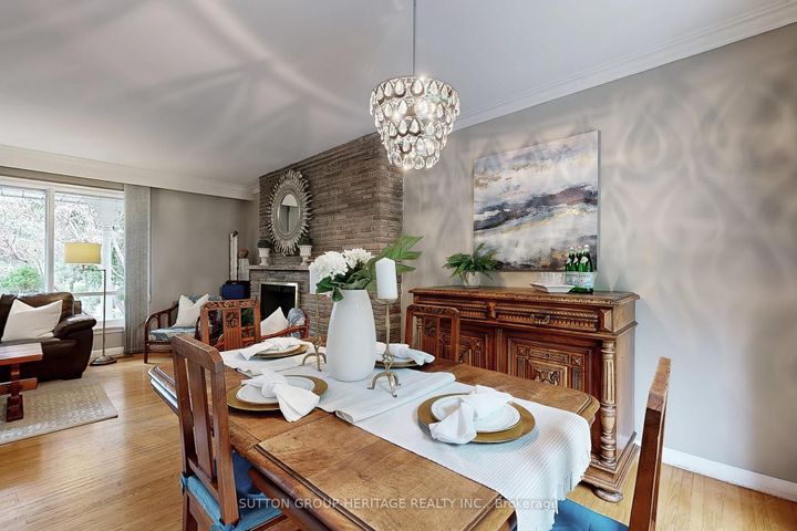 Photo 5 at 17 Brenham Crescent, Newtonbrook East, Toronto