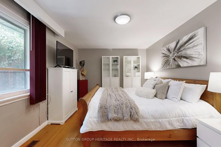 Photo 12 at 17 Brenham Crescent, Newtonbrook East, Toronto