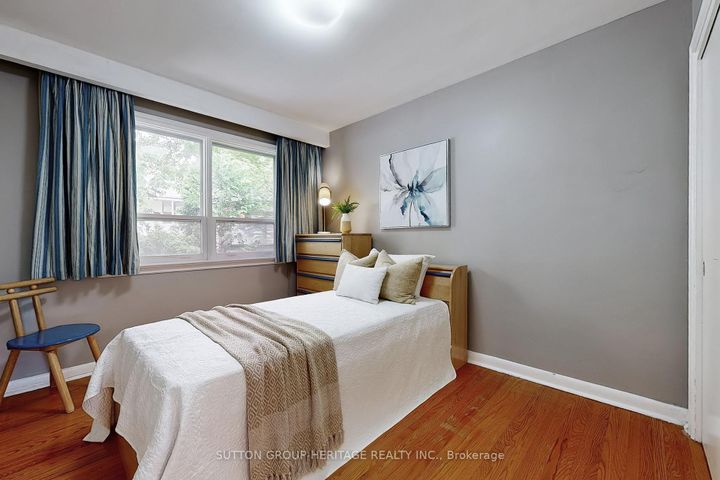 Photo 17 at 17 Brenham Crescent, Newtonbrook East, Toronto
