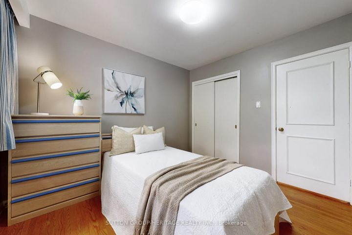 Photo 18 at 17 Brenham Crescent, Newtonbrook East, Toronto