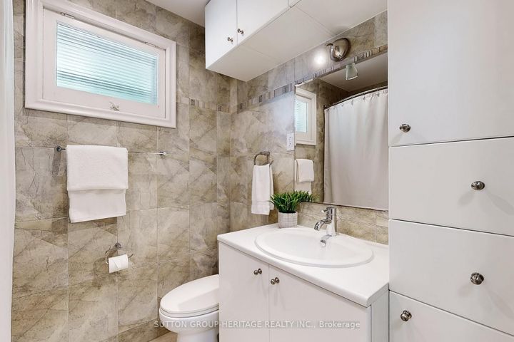 Photo 21 at 17 Brenham Crescent, Newtonbrook East, Toronto