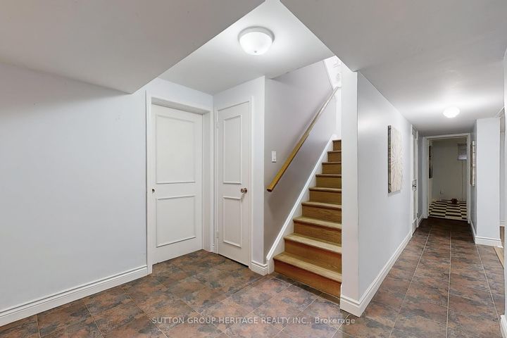 Photo 22 at 17 Brenham Crescent, Newtonbrook East, Toronto