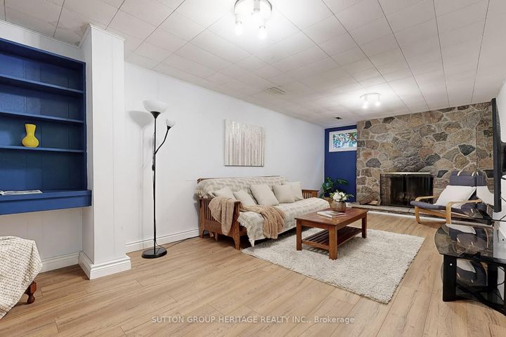 Photo 24 at 17 Brenham Crescent, Newtonbrook East, Toronto