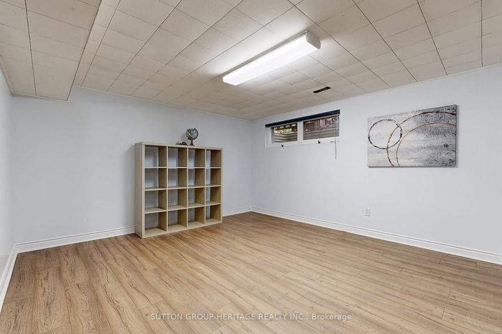 Photo 26 at 17 Brenham Crescent, Newtonbrook East, Toronto