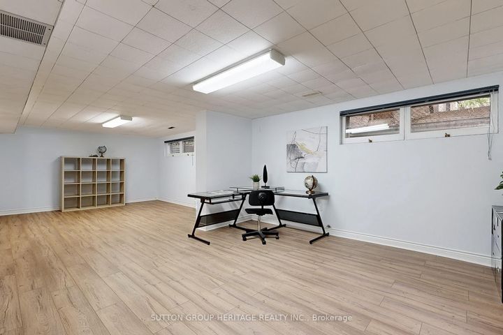 Photo 29 at 17 Brenham Crescent, Newtonbrook East, Toronto