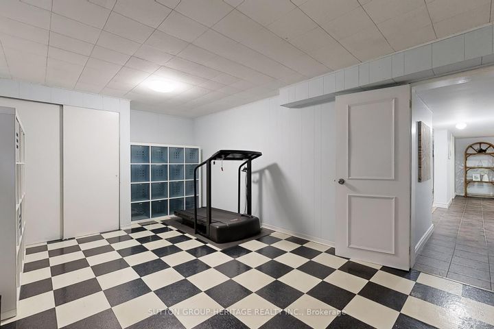 Photo 31 at 17 Brenham Crescent, Newtonbrook East, Toronto