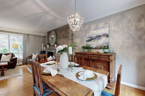 Photo 5 at 17 Brenham Crescent, Newtonbrook East, Toronto