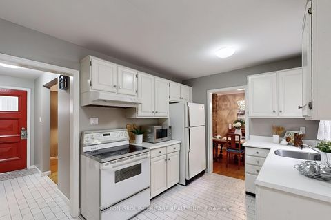 Photo 8 at 17 Brenham Crescent, Newtonbrook East, Toronto