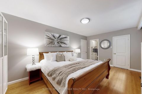 Photo 11 at 17 Brenham Crescent, Newtonbrook East, Toronto